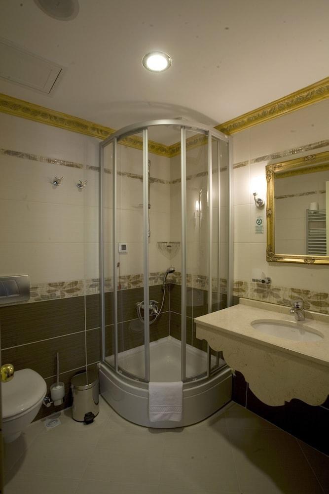 Maywood Hotel photo 4