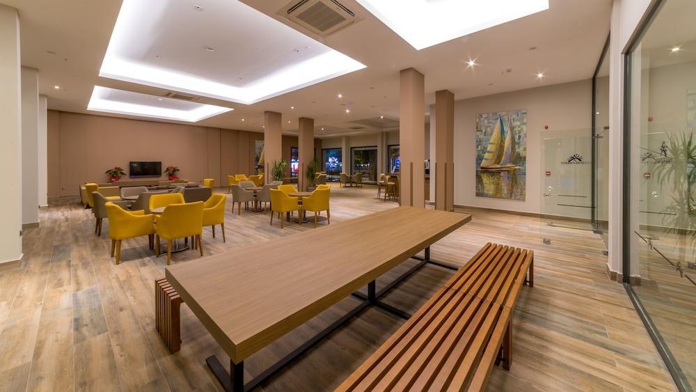 Ada Julian Hotel photo 2