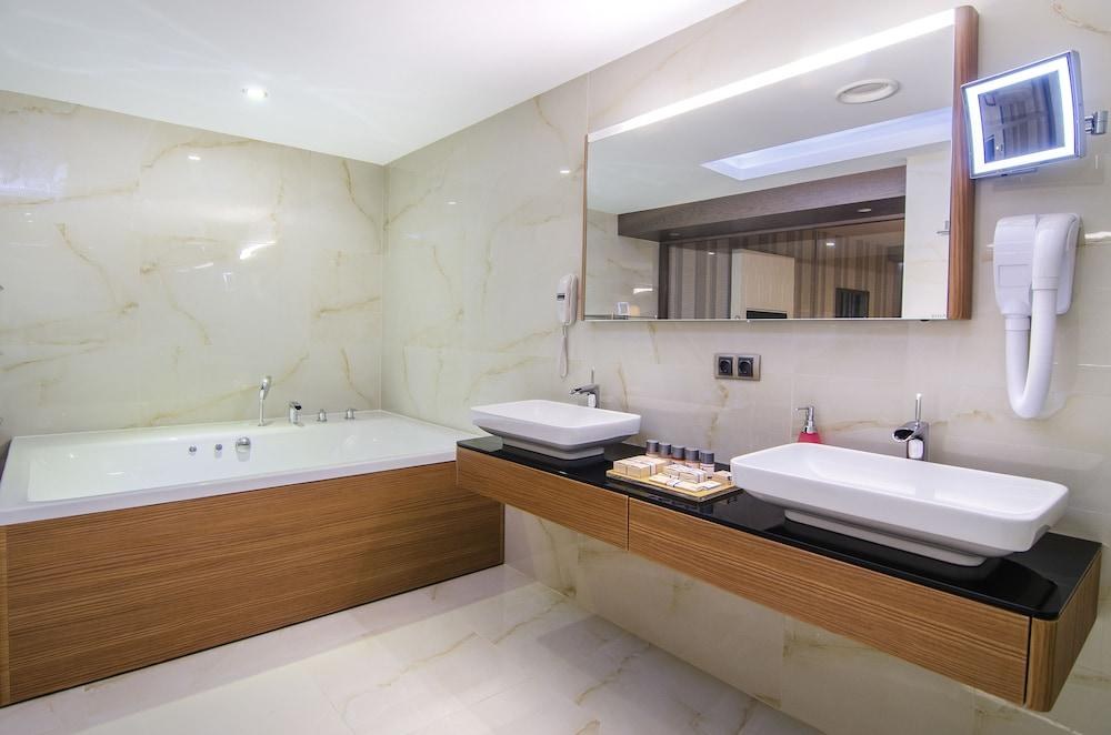 Grand Blue Sky International Hotel photo 3