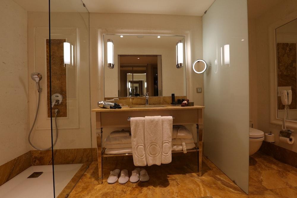 Charisma De Luxe Hotel photo 4