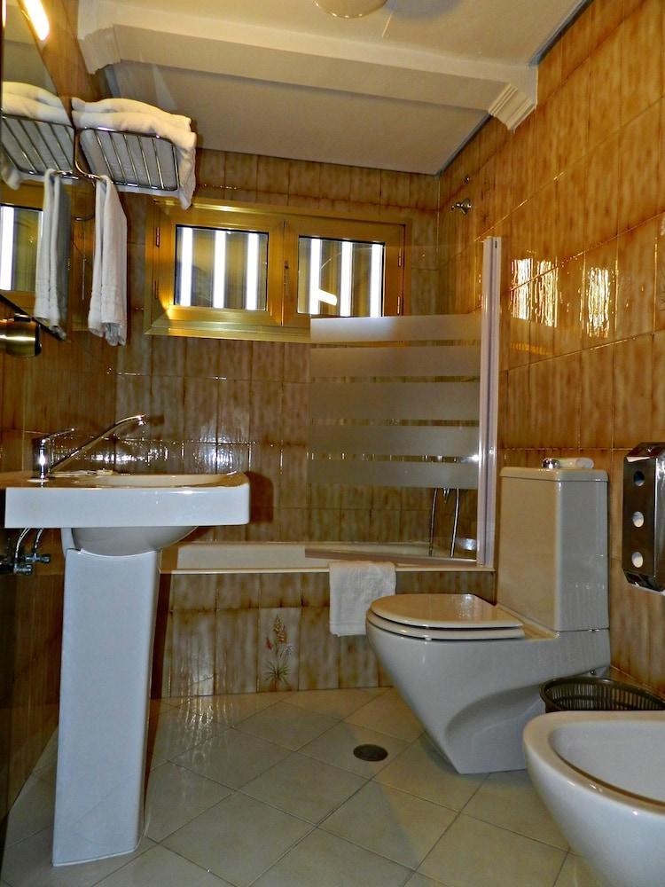 Hotel Alda Centro Gijón photo 3