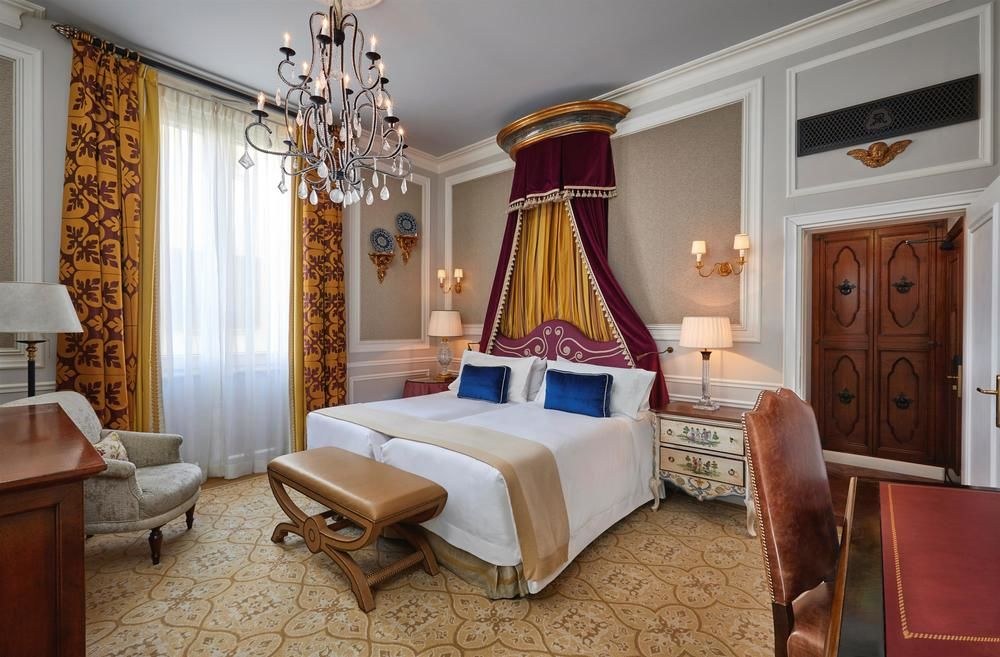 St Regis photo 4