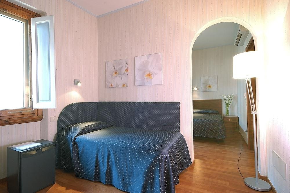 Martelli photo 2