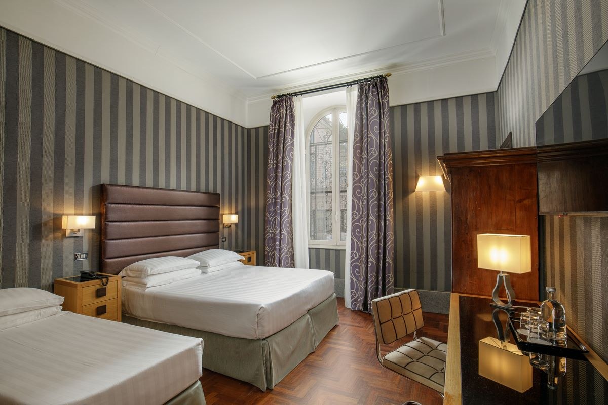 HOTEL ROYAL COURT photo 3