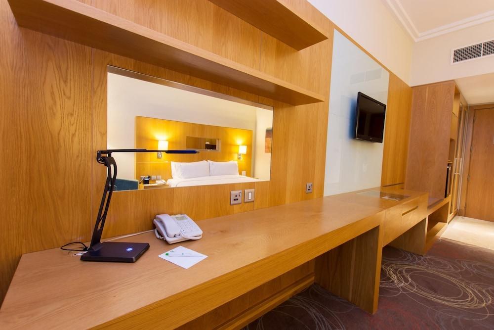 HOLIDAY INN ABU DHABI photo 2