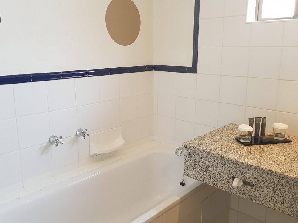 Court Classique Suite Hotel photo 2