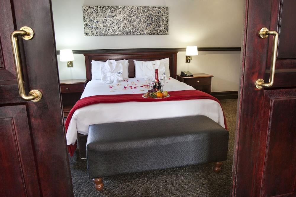 Court Classique Suite Hotel photo 4