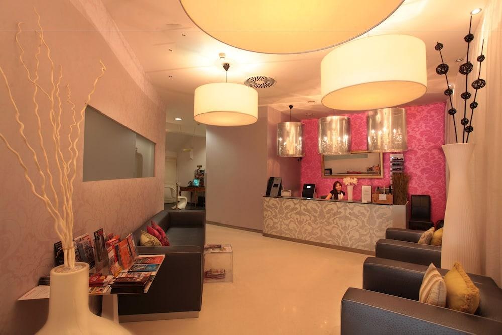 FRIDAY HOTEL photo 2