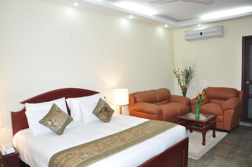 FOREST GREEN HOTEL photo 2