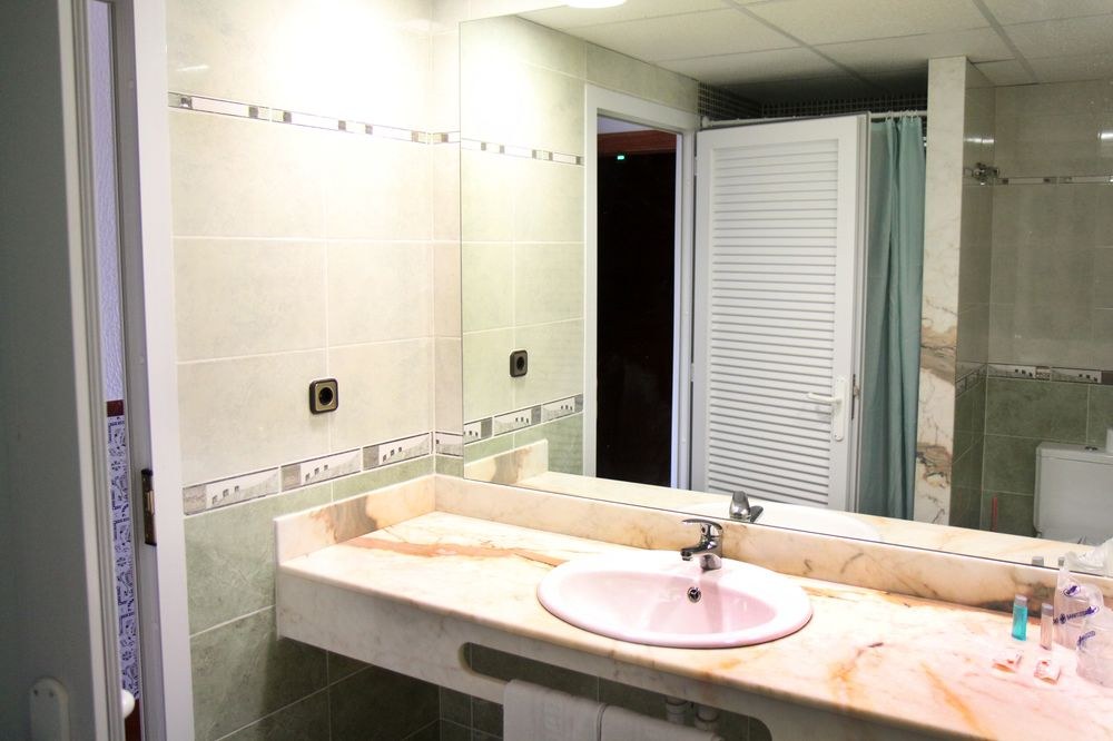 UNIVERS HOTEL photo 2