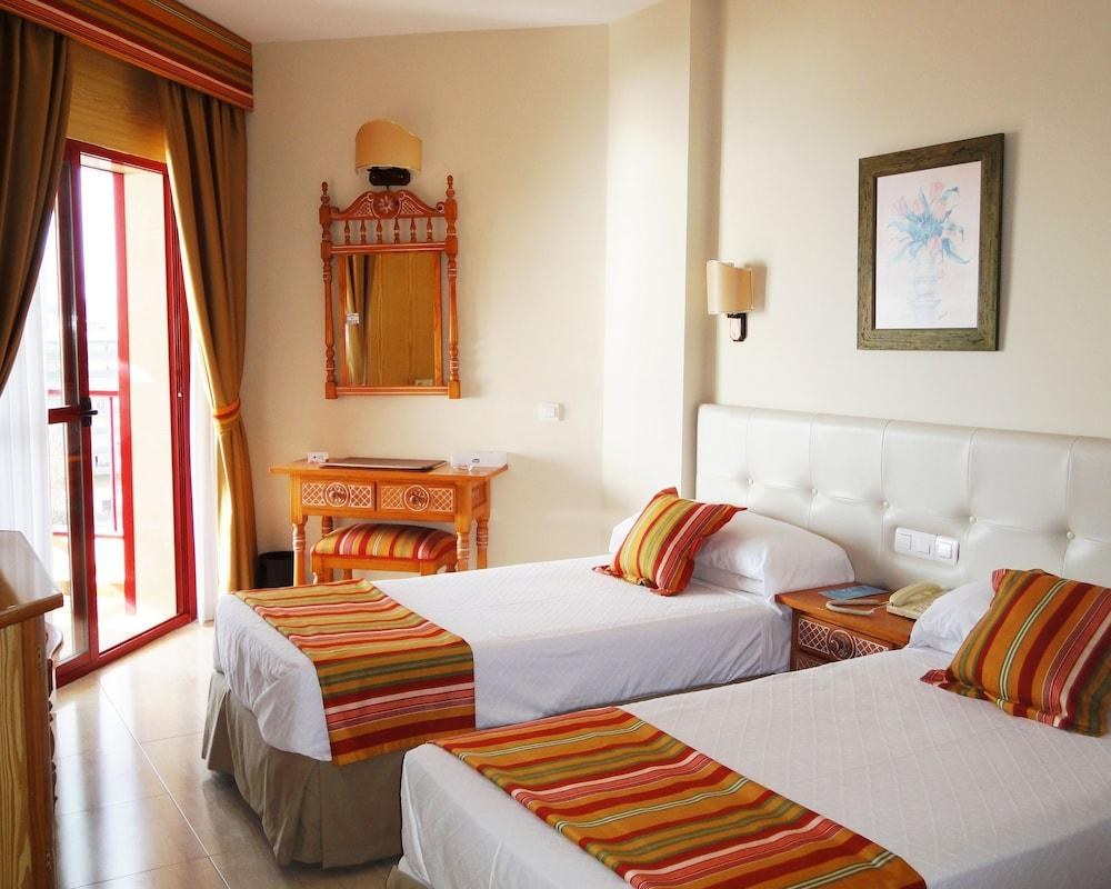 ANGELA HOTEL photo 2