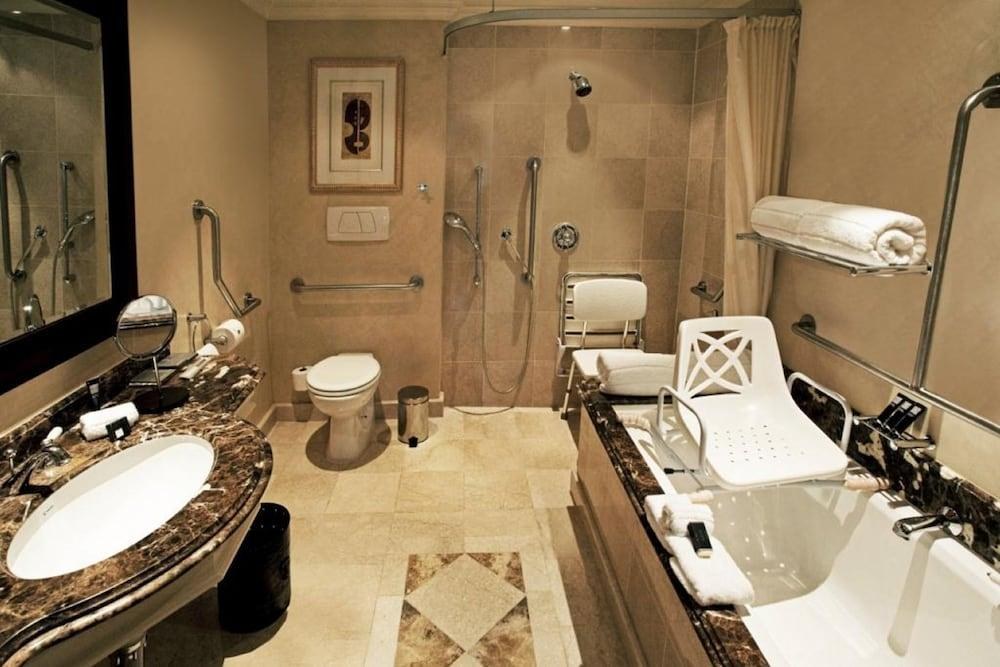 INTERCONTINENTAL O.R. TAMBO AIRPORT photo 2