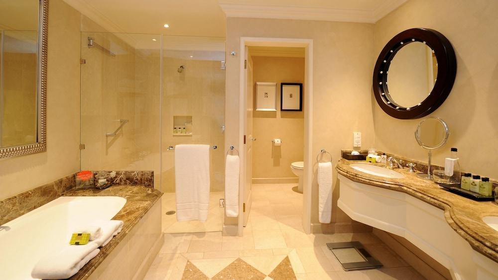 INTERCONTINENTAL O.R. TAMBO AIRPORT photo 3