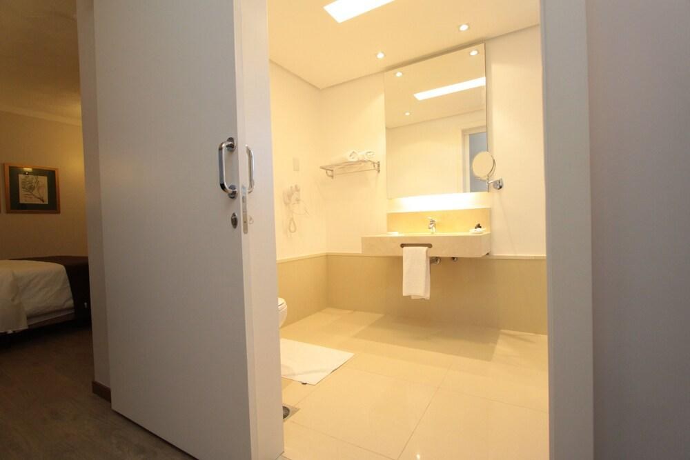 OASIS TOWER photo 2