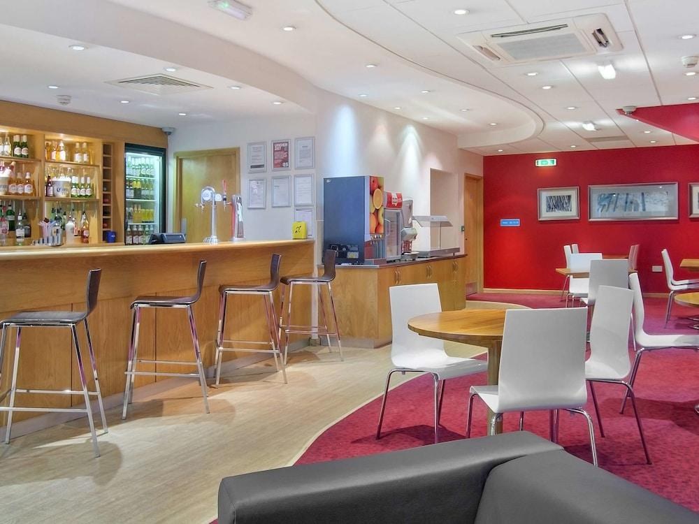 TRAVELODGE BIRMINGHAM CENTRAL BROADWAY PLAZA HOTEL photo 3