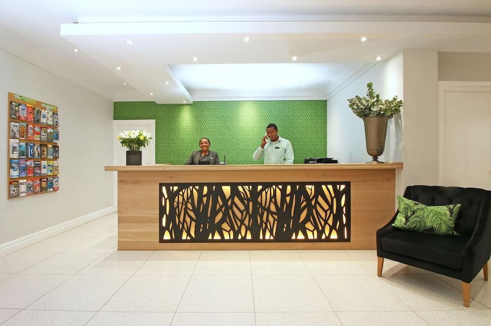 HOLLOW ON THE SQUARE HOTEL photo 2