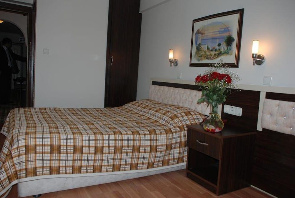 GRAND MARK HOTEL photo 2