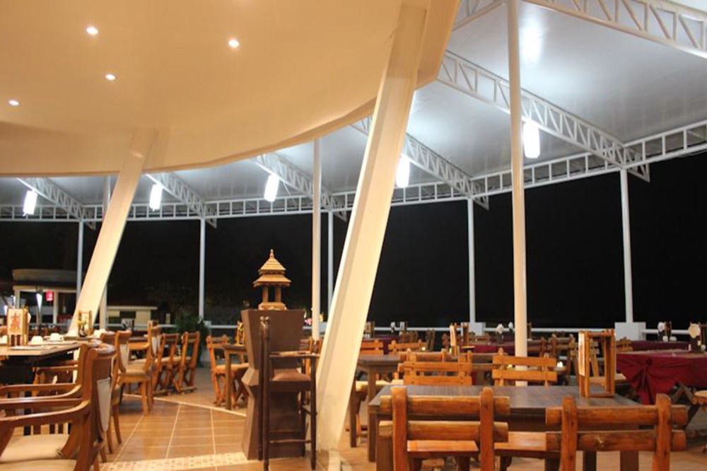 Al's Resort