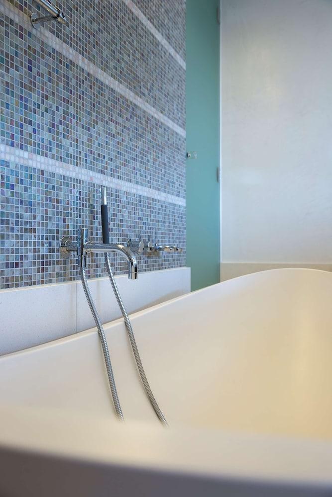RADISSON BLU MEDIA HARBOUR HOTEL photo 2