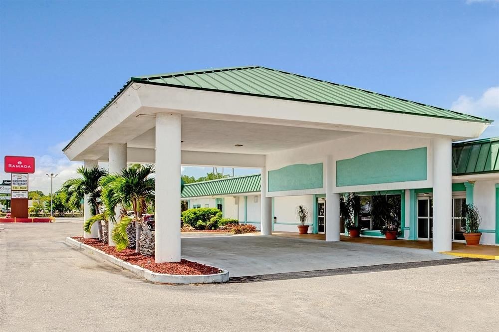 Ramada by Wyndham Sarasota Waterfront photo 1