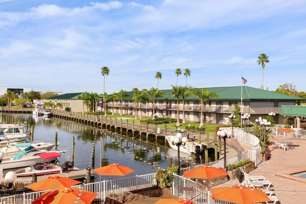 Ramada by Wyndham Sarasota Waterfront photo 3