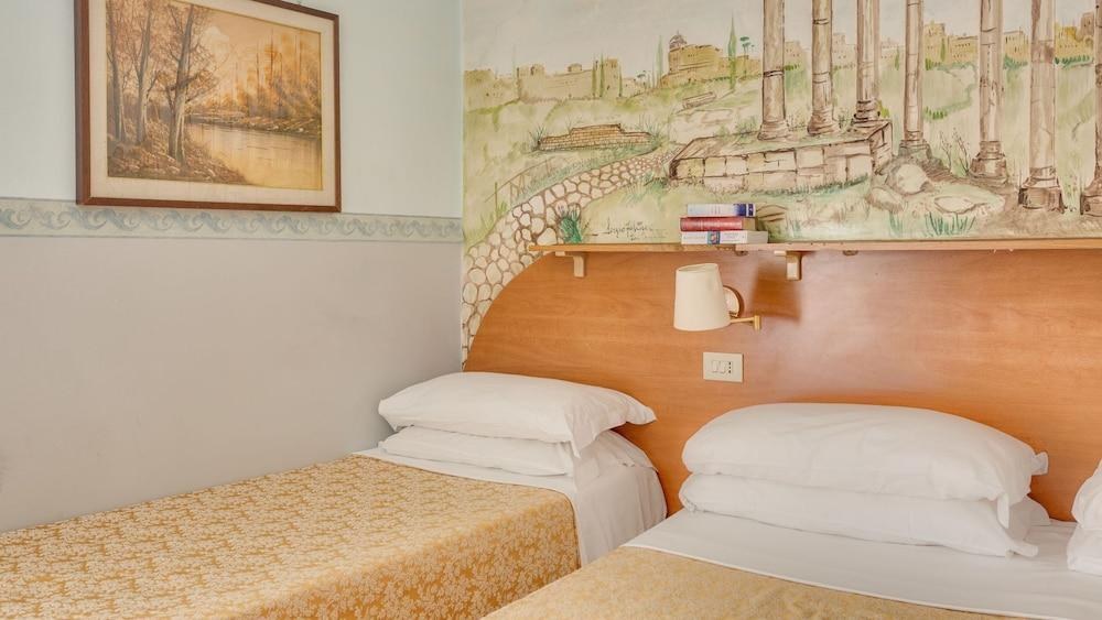WASHINGTON HOTEL photo 2