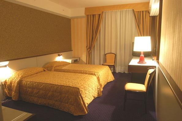 HOTEL MAXIM photo 2