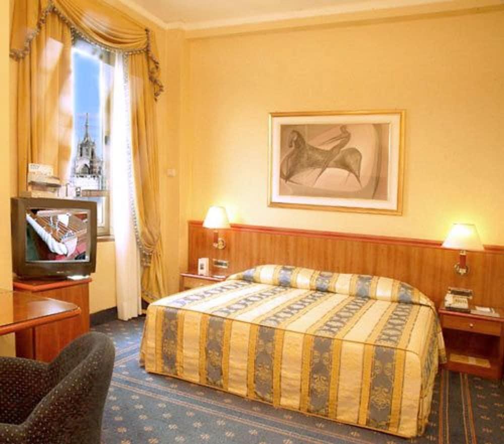 LLOYD HOTEL MILAN photo 2