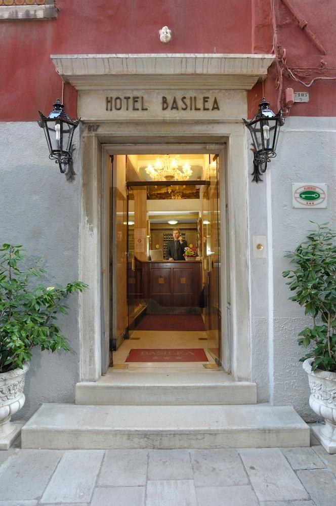 BASILEA HOTEL (CENTRE) photo 4