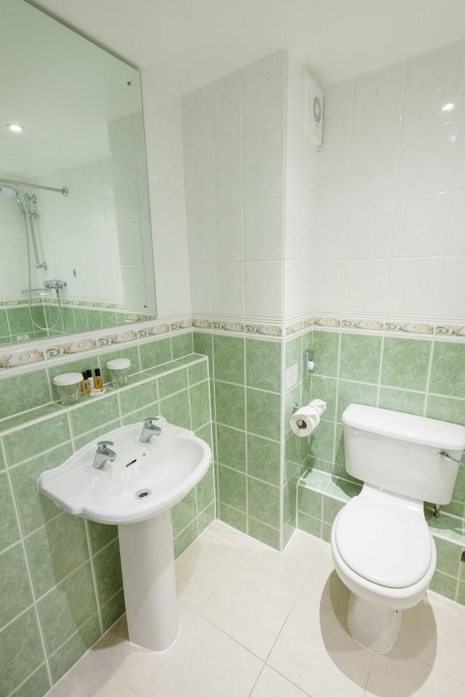 TORTWORTH COURT FOUR PILLARS HOTEL photo 4