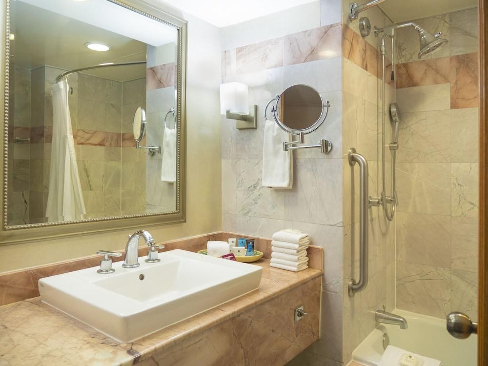 CROWNE PLAZA MONTERREY photo 2