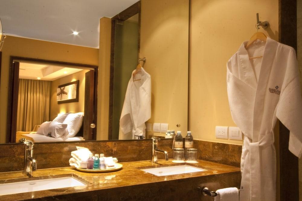 SUNSET PLAZA BEACH RESORT AND SPA photo 2