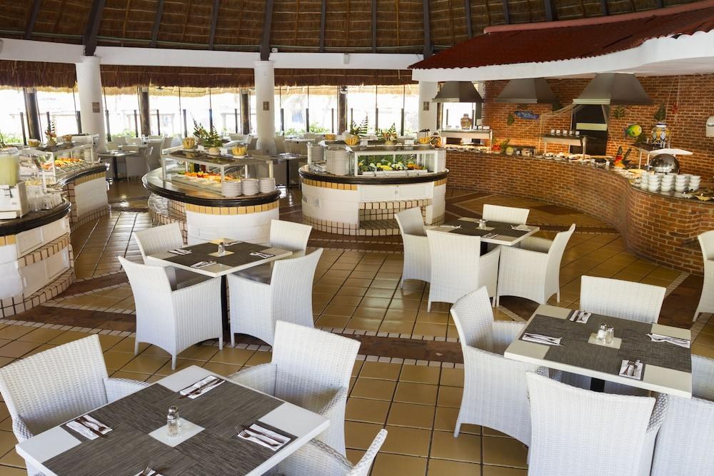 SANDOS PLAYACAR BEACH RESORT- SELECT CLUB - ALL photo 2