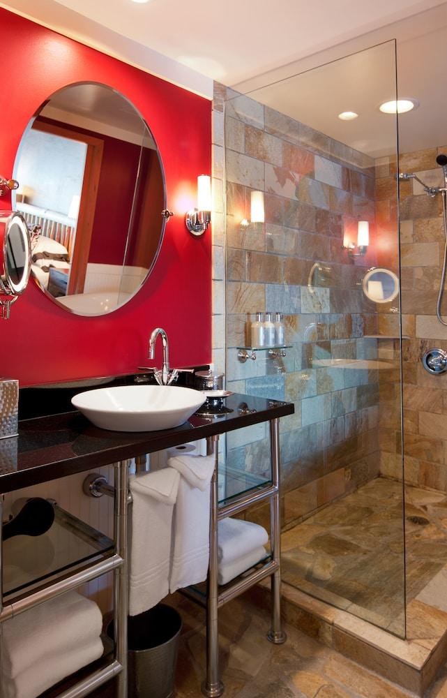 EDGEWATER HOTEL photo 2