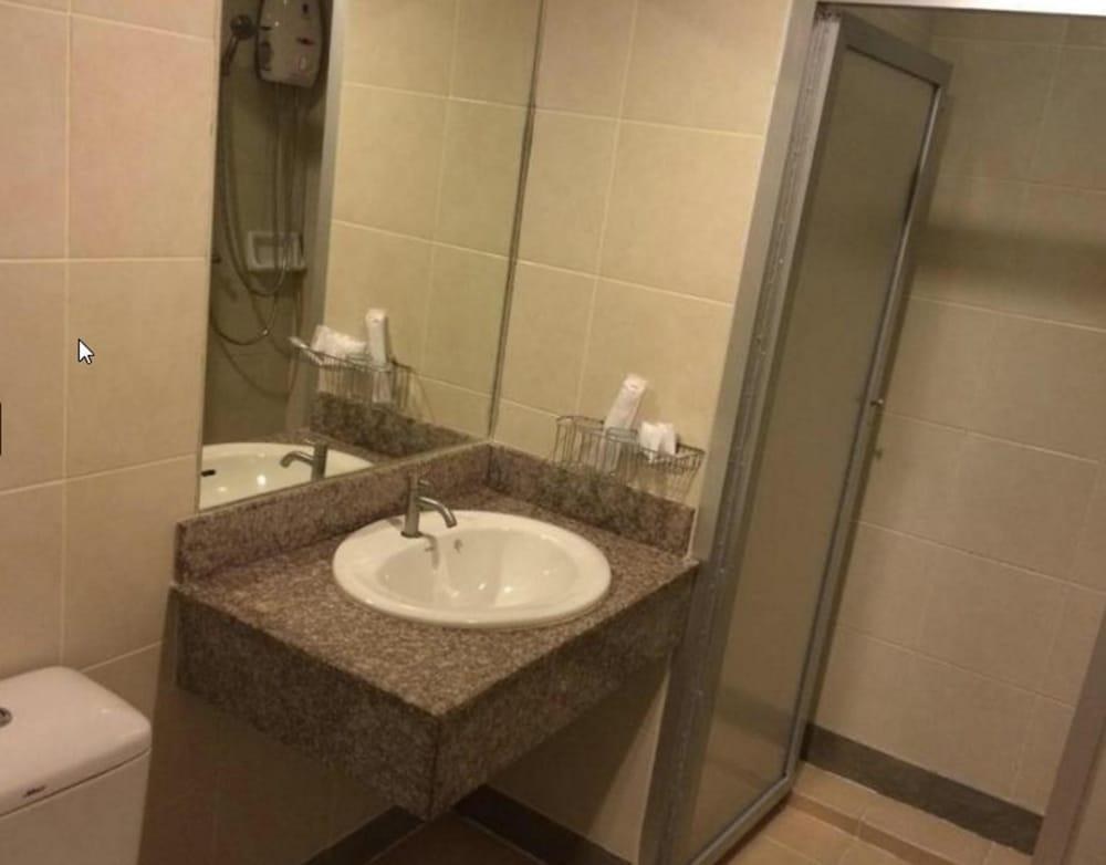 FLORAL SHIRE RESORT photo 2