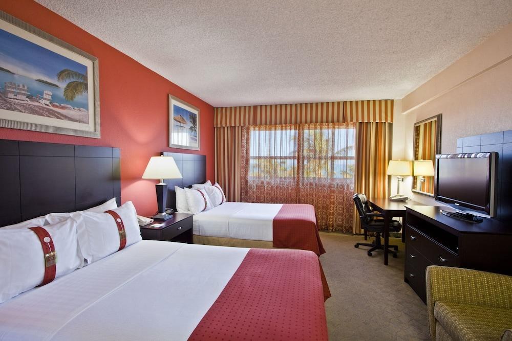 Holiday Inn Miami Beach Oceanfront photo 2