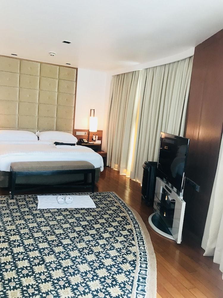 INTERCONTINENTAL MARINE DRIVE photo 3