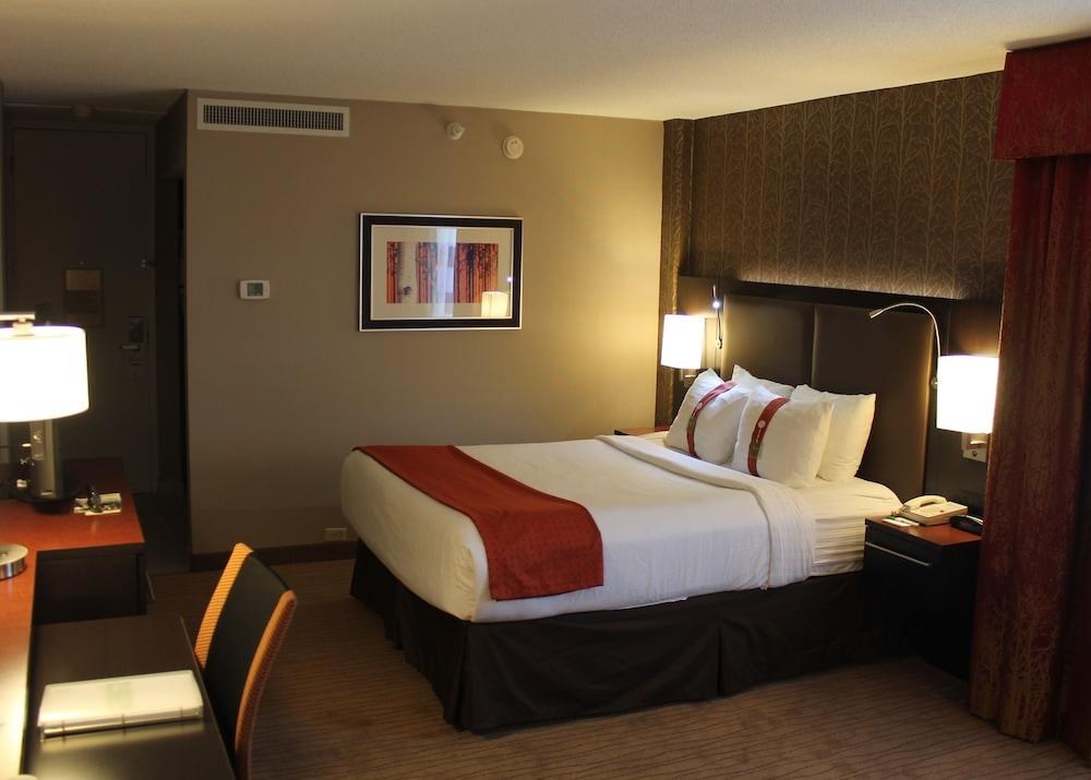 HOLIDAY INN DENVER-CHERRY CREEK photo 2