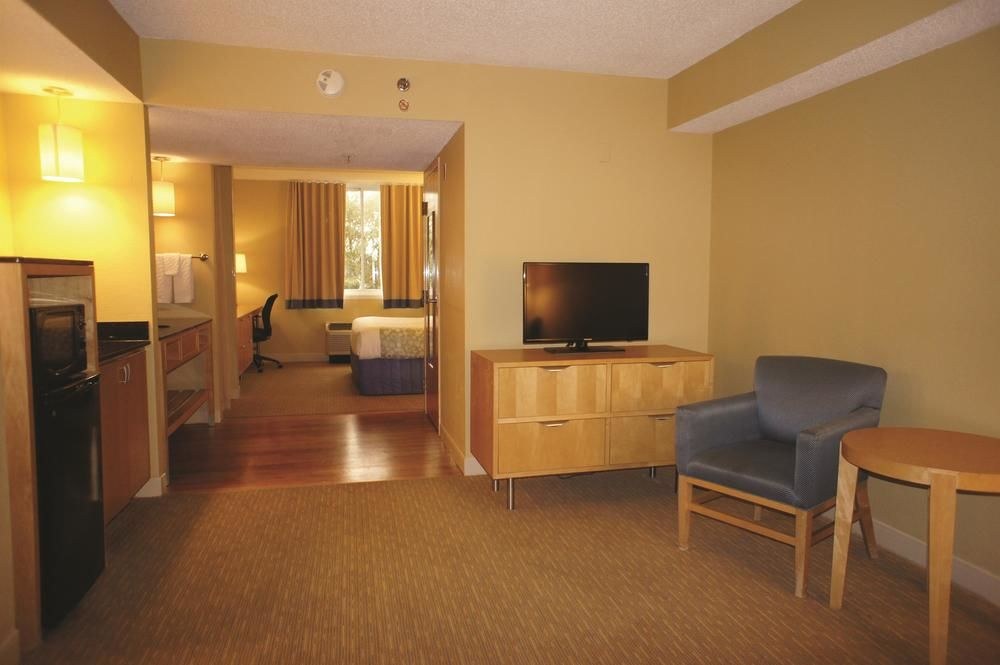 La Quinta Inn & Suites by Wyndham Sarasota Downtown