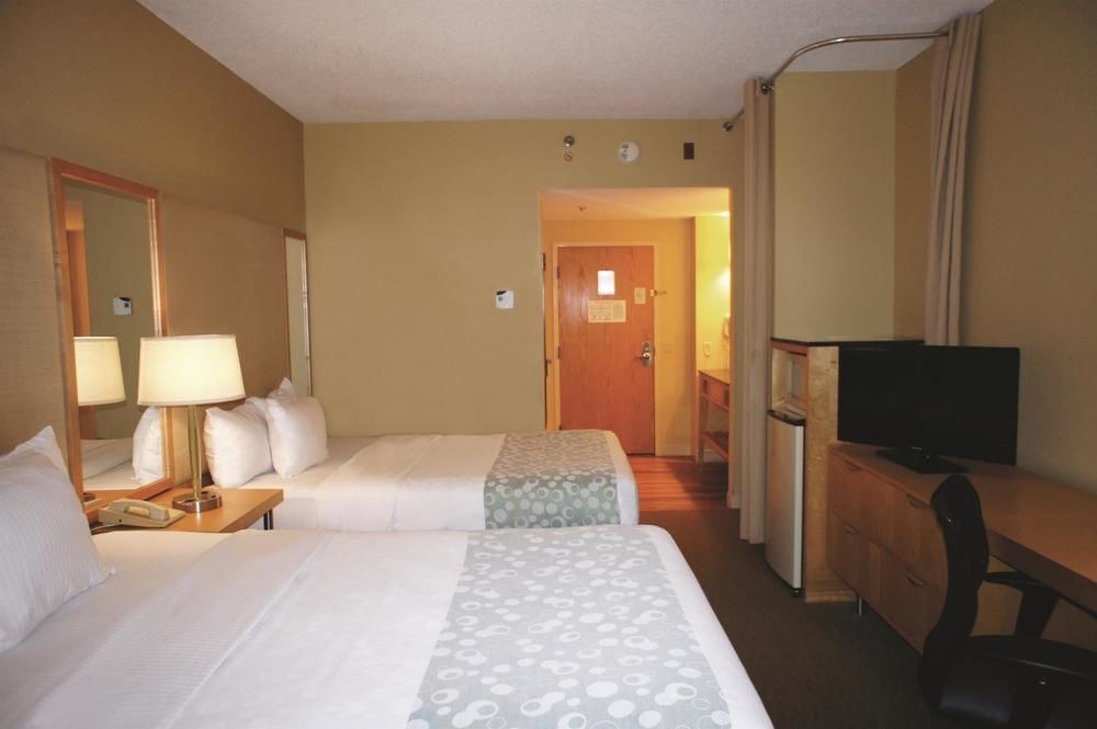 La Quinta Inn & Suites by Wyndham Sarasota Downtown photo 1