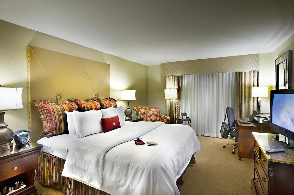 ASTOR CROWNE PLAZA photo 2