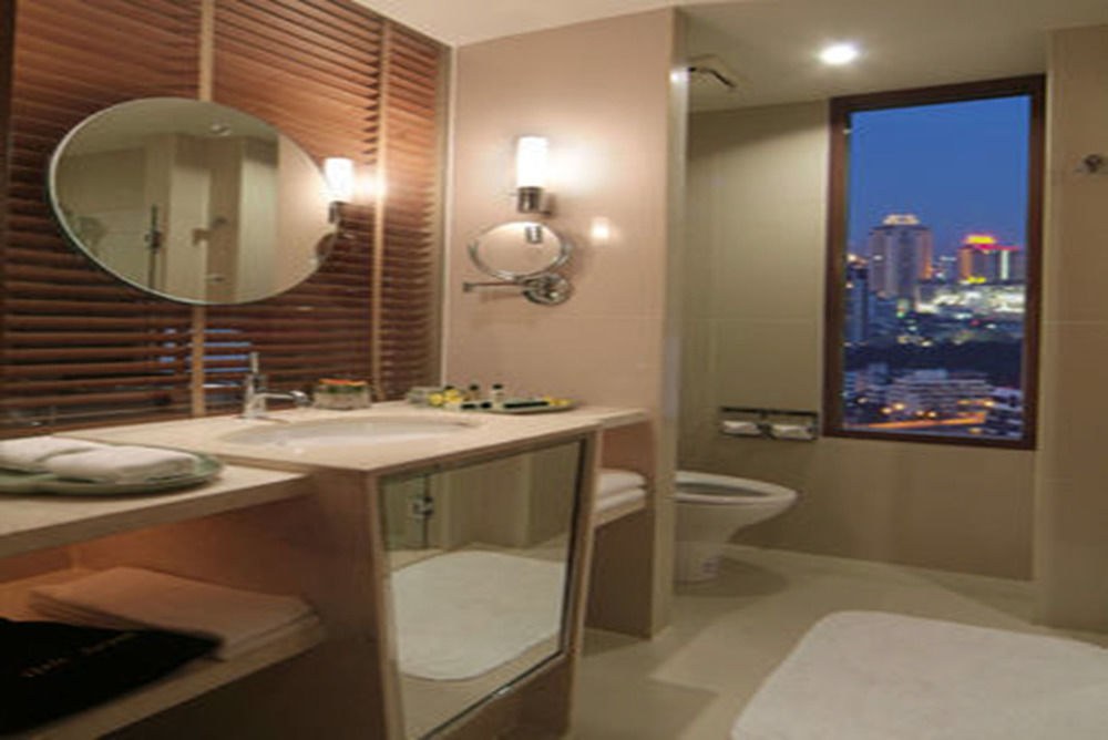 COURTYARD BANGKOK photo 2