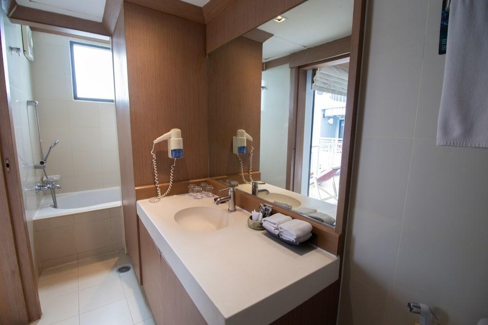 Heeton Concept Hotel Pattaya by Compass Hospitality photo 2