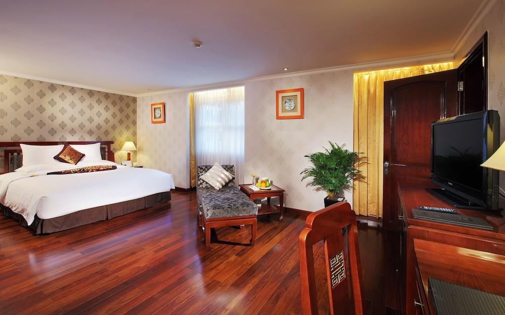 REX HOTEL SAIGON photo 2