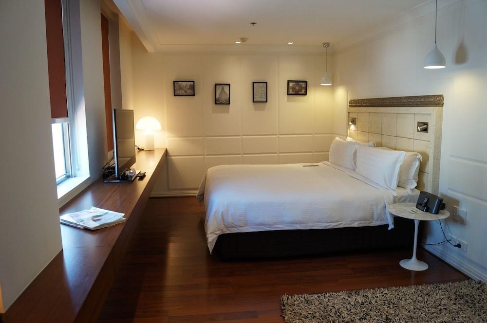 THE GRACE HOTEL photo 2