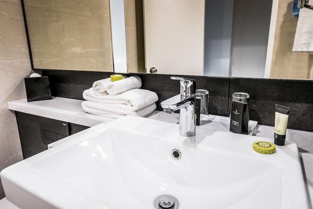 THE GRACE HOTEL photo 4