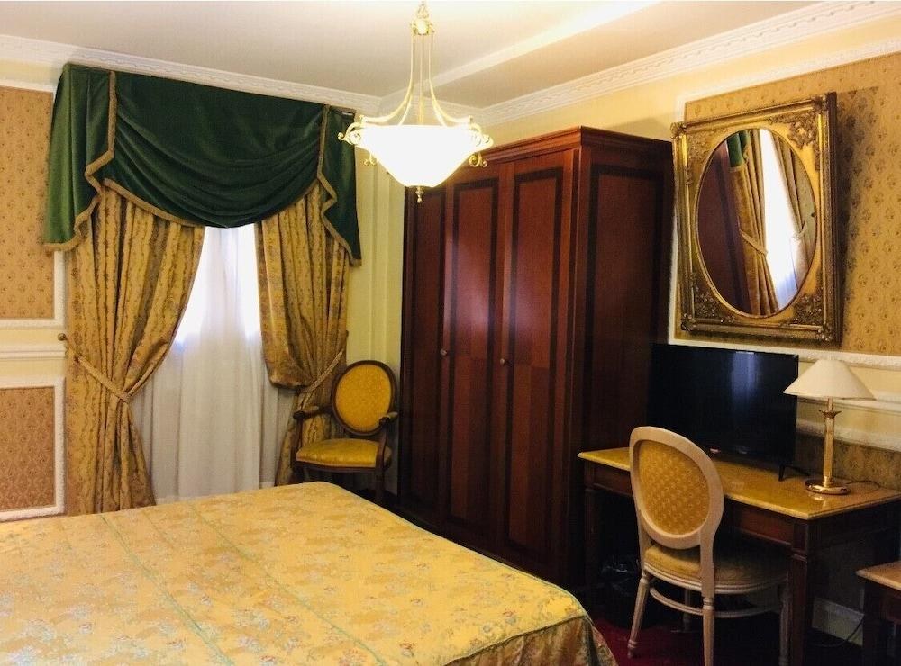 CHAMPAGNE GARDEN HOTEL photo 4