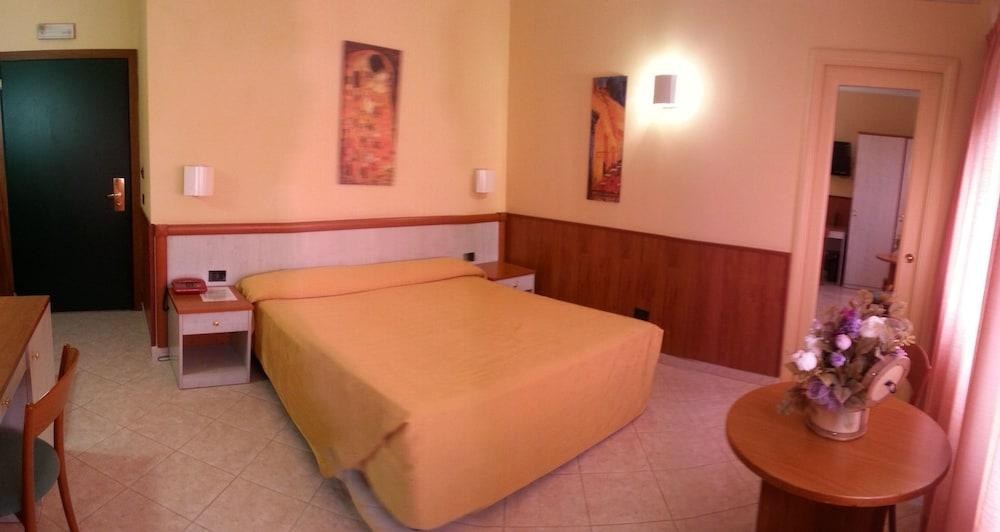 HOTEL LAURENCE photo 3