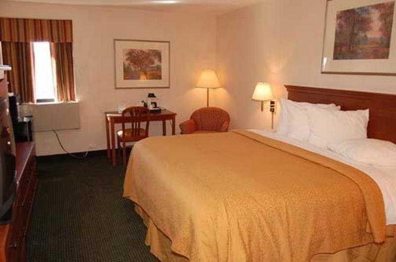 QUALITY INN NORTH photo 1