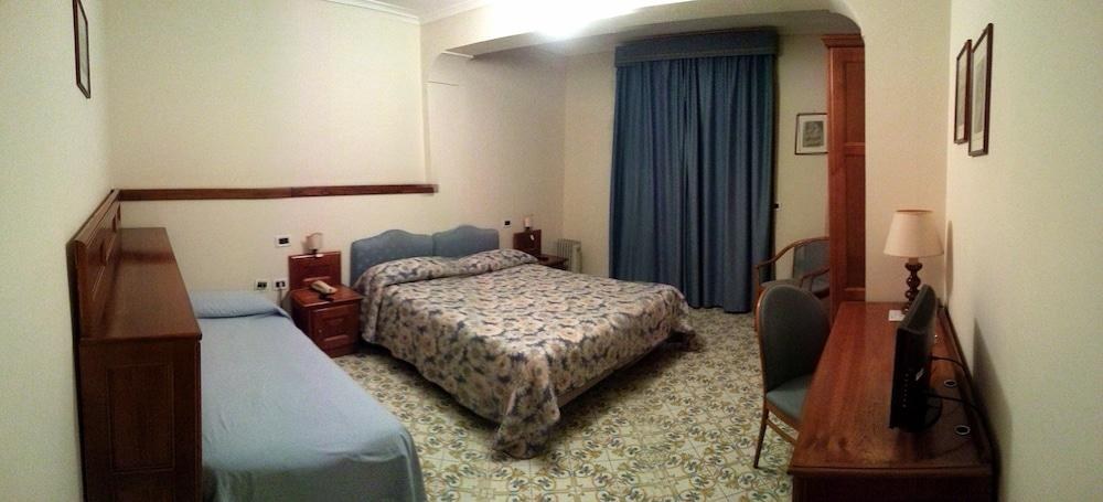 Hotel Mega Mare photo 2
